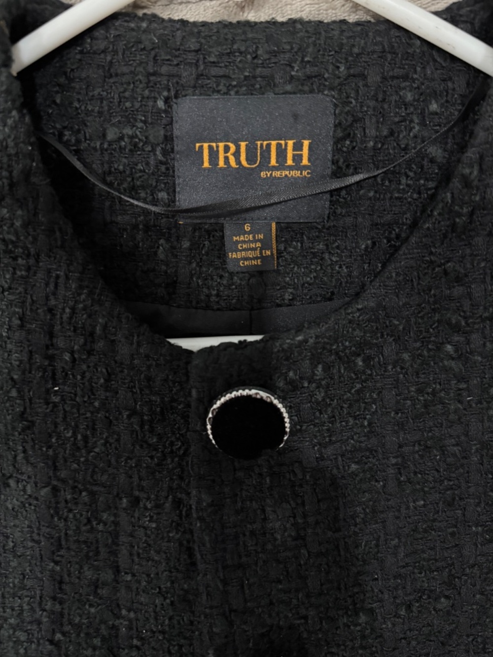 Woman’s jacket - Picture 3 of 4